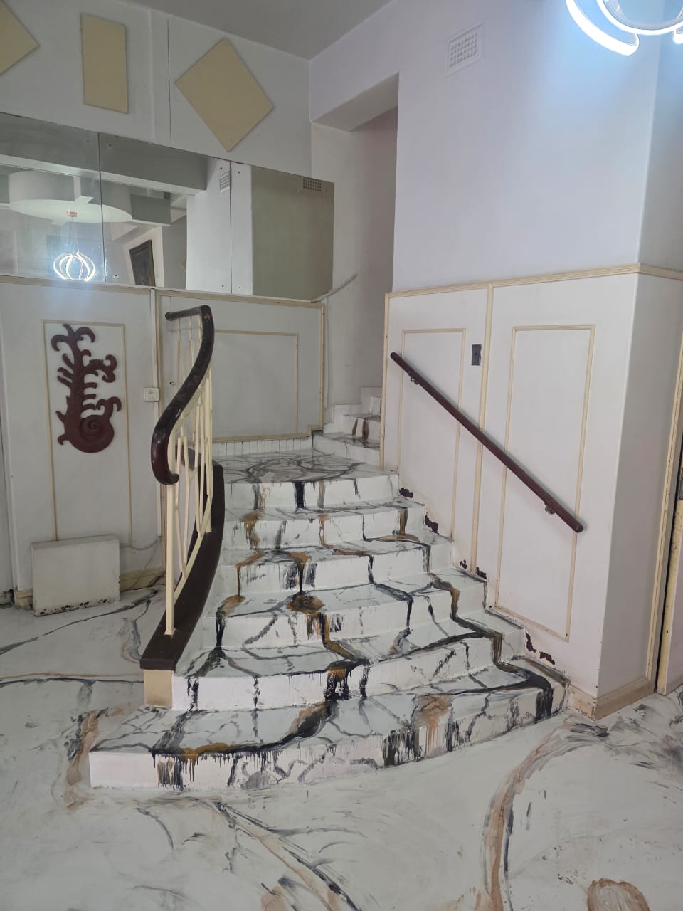 The curved staircase
