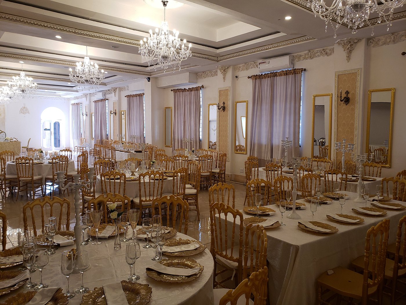 A banquet arrangement at Selborne