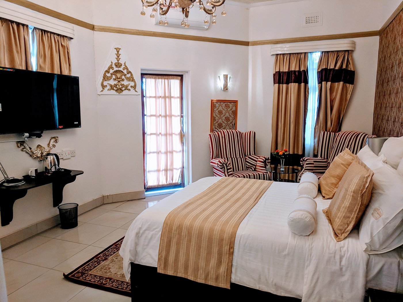 A Selborne guest room